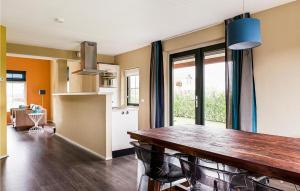 Nice Home In Vlagtwedde With Wifi