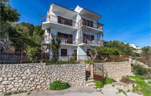 One-Bedroom Apartment In Seget Donji