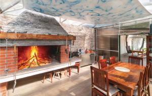 4 Bedroom Stunning Home In Neoric