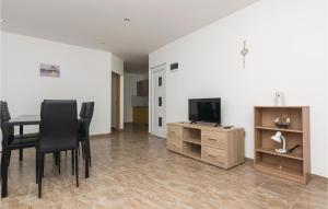 Two-Bedroom Apartment In Vir