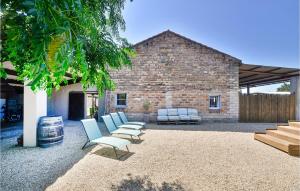 Maisons de vacances 3 Bedroom Gorgeous Home In Vallabregues : photos des chambres