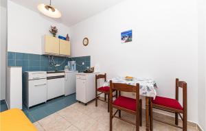 One-Bedroom Apartment In Seget Donji