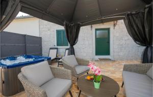 Awesome Home In Ploce With Jacuzzi