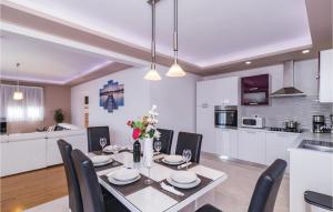 4 Bedroom Pet Friendly Home In Vodnjan 