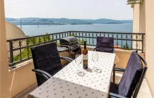 Amazing Apartment In Komarna With Wifi - Duboka