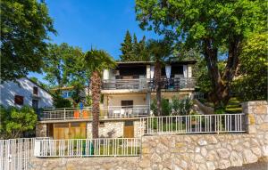 2 Bedroom Stunning Apartment In Njivice