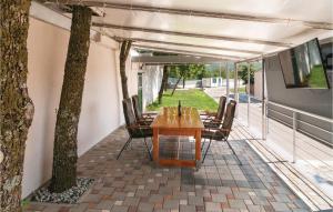 4 Bedroom Stunning Home In Neoric