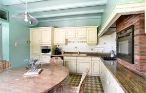 Maisons de vacances 3 Bedroom Gorgeous Home In Vallabregues : photos des chambres