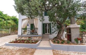 Lovely Apartment In Osobljava With Wifi