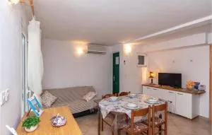 Lovely Apartment In Osobljava With Wifi - Crkvice