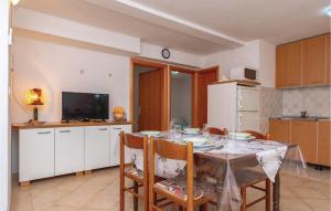Lovely Apartment In Osobljava With Wifi