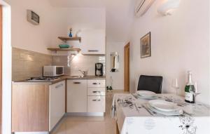 2 Bedroom Stunning Home In Fazana 