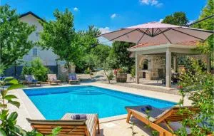 Three-Bedroom Holiday Home In Sumet - Šumet