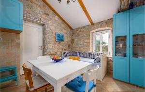 2 Bedroom Gorgeous Home In Vabriga