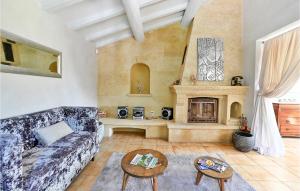 Cozy Home In Vallabrègues