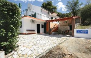 2 Bedroom Beautiful Home In Sparadici 