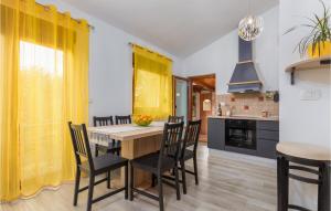 Gorgeous Home In Galizana With Wifi