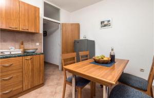 Amazing Apartment In Barbat Na Rabu