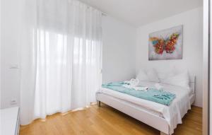 Cozy Apartment In Crikvenica With Kitchen 
