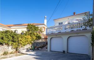 Gorgeous Apartment In Novi Vinodolski