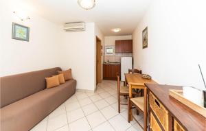 1 Bedroom Awesome Apartment In Poljica 