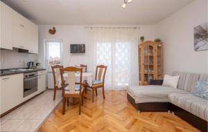 Gorgeous Apartment In Novi Vinodolski 