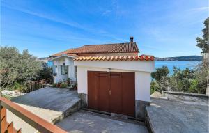 One-Bedroom Apartment In Seget Donji