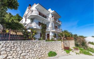 1 Bedroom Amazing Apartment In Seget Donji 