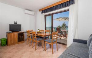 Stunning Apartment In Barbat Na Rabu 