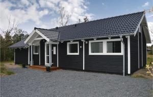 Three-Bedroom Holiday Home In Hojby