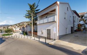 2 Bedroom Stunning Home In Sveti Juraj 