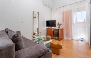 Beautiful Apartment In Krk With Kitchen 