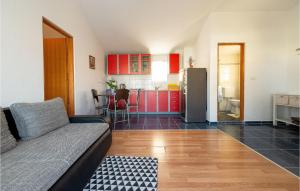 Nice Apartment In Nin With Wifi