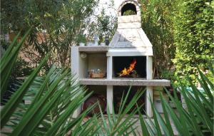1 Bedroom Awesome Apartment In Stari Grad 