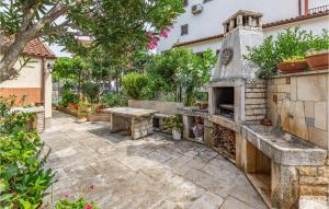 3 Bedroom Stunning Apartment In Rovinj