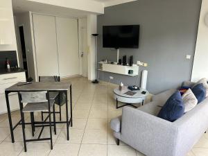 Appartement Standing, Parkings devant le Velodrome