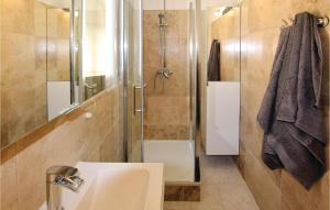 Maisons de vacances 3 Bedroom Cozy Home In Mormoiron : Maison de Vacances 3 Chambres 