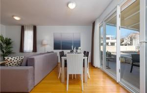 1 Bedroom Awesome Apartment In Petrcane 