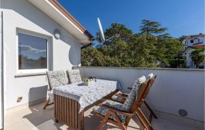 2 Bedroom Pet Friendly Apartment In Njivice 
