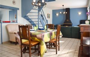 Maisons de vacances 2 Bedroom Stunning Home In Pleubian : photos des chambres