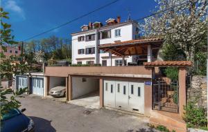 Gorgeous Apartment In Lovran With Jacuzzi 