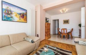 2 Bedroom Beautiful Apartment In Lovran