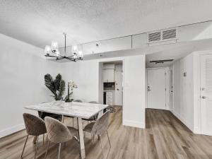 Huge 2BD Miami beach with beach service -720