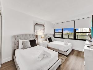 Huge 2BD Miami beach with beach service -720