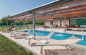 4 Bedroom Stunning Home In Neoric