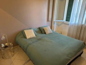 Appartement Standing, Parkings devant le Velodrome