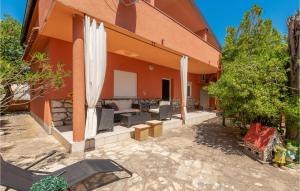 Cozy Home In Vrsi With Wifi