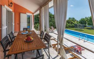 Amazing Home In Marcana With Wifi