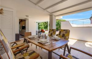 Nice Home In Lopar With Jacuzzi