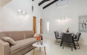 Nice Home In Lopar With Jacuzzi